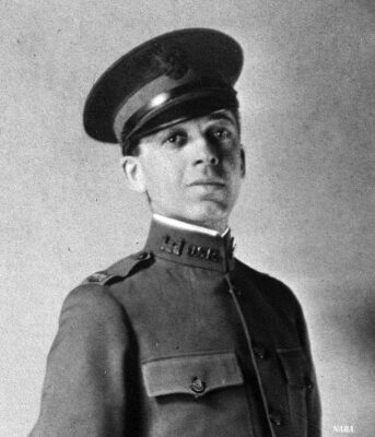 B&W photo portrait 1918 Capt. Harry Everett Townsend, military dress